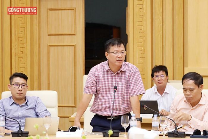Các đại biểu tham dự cuộc họp trao đổi ý kiến