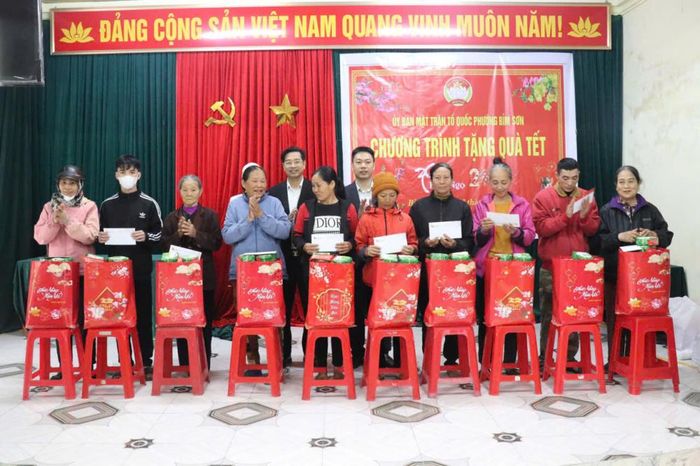  Công ty Xi măng Long Sơn chung tay trao quà Tết Xuân Bình Ngọ cho người nghèo và gia đình chính sách 