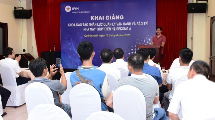 Học viên Đặng Tuấn Minh - đại diện cho các học viên khóa học phát biểu