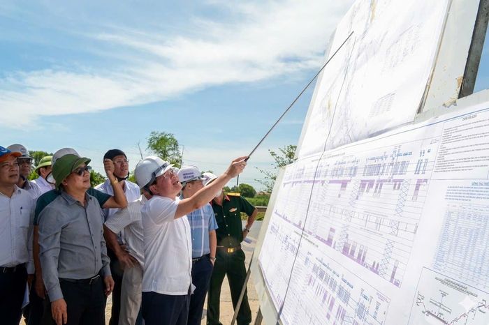 Ông Hoàng Hải Minh, Phó chủ tịch UBND TP Huế cho rằng, sau khi hoàn thành nút giao tỉnh lộ 12B nối với cao tốc đoạn Cam Lộ - La Sơn sẽ tạo ra một trục kết nối trực tiếp từ cao tốc về khu vực cầu Nguyễn Hoàng, góp phần hoàn thiện mạng lưới giao thông đô thị Huế.