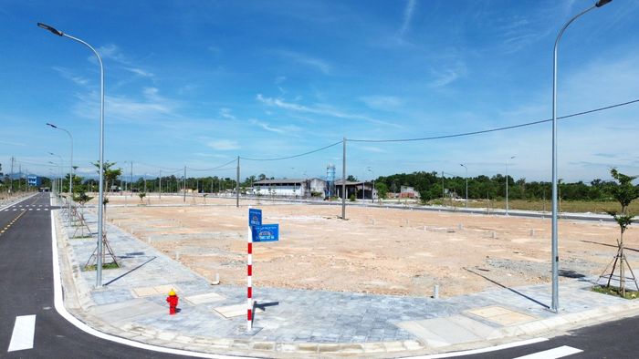 Cụ thể, tháng 8/2025, thành phố đã khởi công 4 dự án hạ tầng kỹ thuật các khu tái định cư và nghĩa trang. Còn lại 29 dự án được khởi công vào cuối năm 2025.