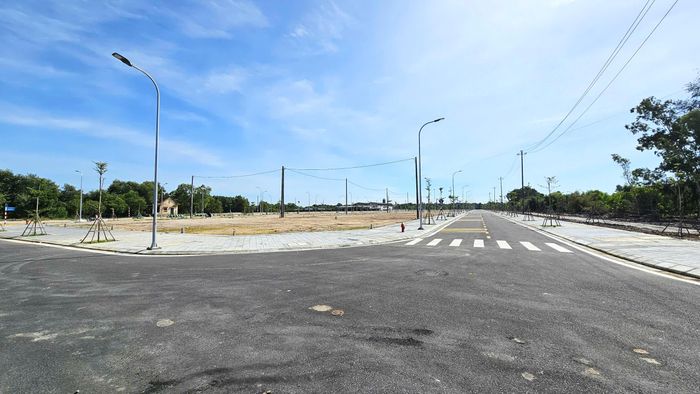 Đến nay, đã có 3 dự án hoàn thành, trong đó khu tái định cư ở xã Phú Vang và khu nghĩa trang Phú Vang và Phú Hồ. Ngoài ra, còn 5 dự án khởi công cuối năm 2025, đang đẩy nhanh tiến độ để sớm hoàn thành dự án.