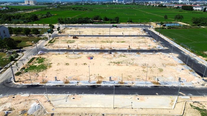 Tại dự án đầu tư xây dựng hạ tầng kỹ thuật khu dân cư tái định cư 6 thuộc khu B - Đô thị mới An Vân Dương (phường Vỹ Dạ) có diện tích 2,5 ha, được phân thành 74 lô, với mức đầu tư gần 39 tỷ đồng.