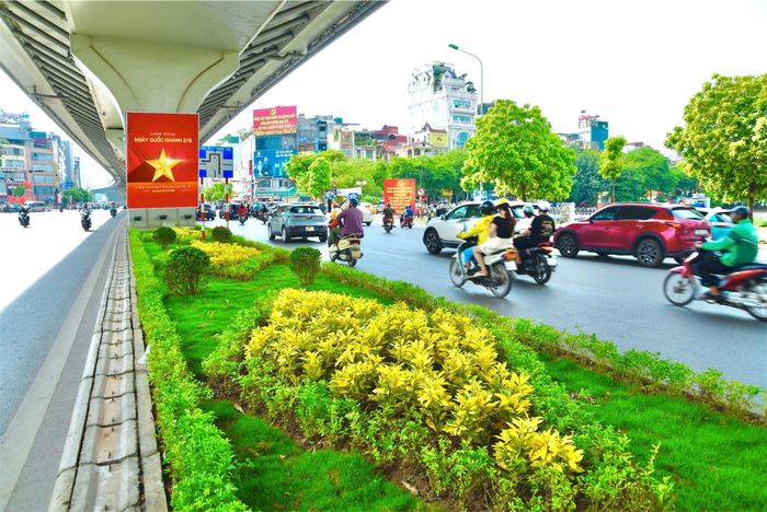 Hệ thống bảng LED quảng cáo tại Vành đai 2, thực hiện thí điểm chủ trương xã hội hóa của TP Hà Nội.