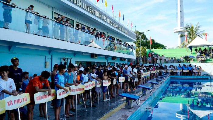 Gần 300 VĐV tranh tài giải "đường đua xanh" năm 2026 với nội dung 50m bơi tự do và 50m bơi ếch.