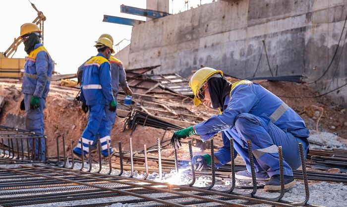 Công nhân thi công trên các công trường ở Hà Tĩnh chấp hành đầy đủ các biện pháp đảm bảo an toàn.