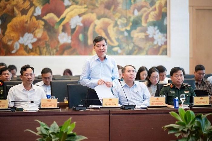  Thứ trưởng Bộ Tài chính Tạ Anh Tuấn phát biểu tại hội nghị. 