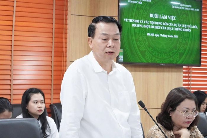 Thứ trưởng Bộ Tài chính Nguyễn Đức Chi phát biểu tại buổi làm việc. Ảnh: SSC