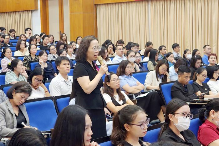Sự kiện thu hút đông đảo đại diện doanh nghiệp tham gia và đặt câu hỏi. Ảnh: Văn Dũng.