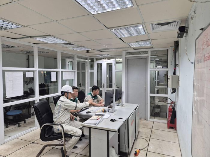  Nhân sự vận hành các phân xưởng sản xuất ethanol tại Nhà máy Nhiên liệu sinh học Dung Quất 