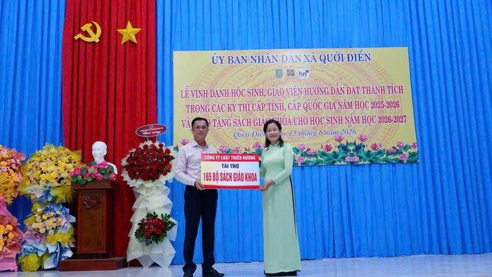 Không chỉ trao tặng những bộ sách giáo khoa mới, chương trình đồng hành của Công ty Luật Thiên Hương cùng các đơn vị tài trợ tại xã Quới Điền (tỉnh Vĩnh Long) còn mang đến niềm tin, động lực và khát vọng vươn lên cho hàng trăm học sinh trên hành trình chinh phục tri thức.