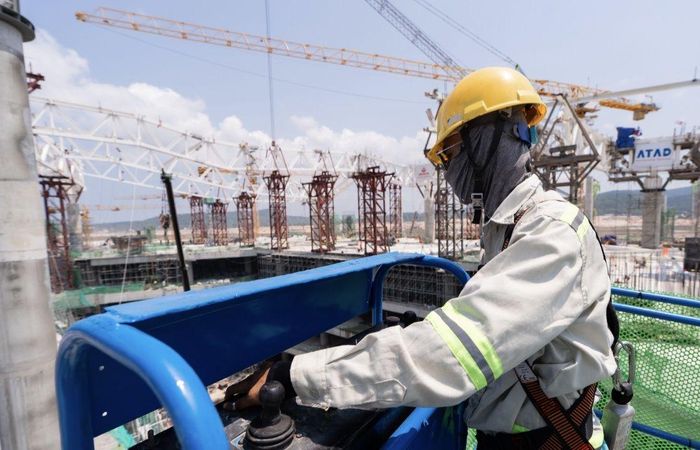Chủ tịch UBND tỉnh yêu cầu các chủ đầu tư phân công cán bộ có thẩm quyền thường trực 24/24 tại Phú Quốc để kịp thời xử lý các khó khăn, vướng mắc.