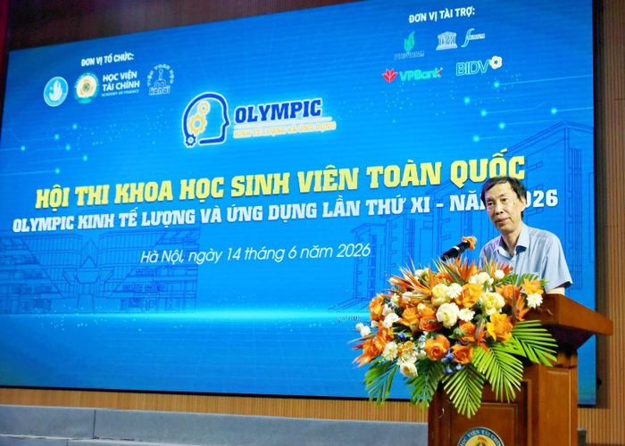 TS Võ Trí Thành - Viện trưởng Viện Nghiên cứu Chiến lược Thương hiệu và Cạnh tranh, nguyên Phó Viện trưởng Viện Nghiên cứu Quản lý Kinh tế Trung ương (CIEM), Trưởng Ban Giám khảo phát biểu.