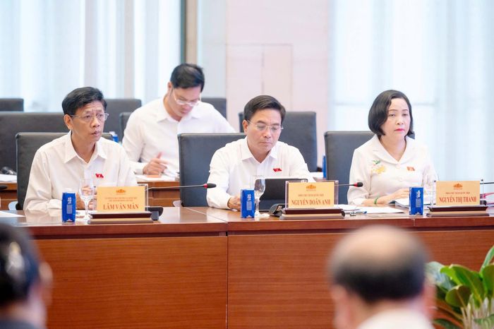 Phó Chủ tịch Quốc hội Nguyễn Thị Thanh; Phó Chủ tịch Quốc hội, Thượng tướng Nguyễn Doãn Anh và các đại biểu dự hội nghị
