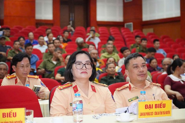 Các đại biểu tham dự chương trình.