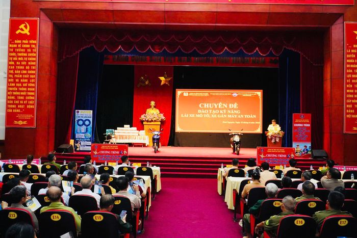 Hội nghị được tổ chức nhằm thực hiện chỉ đạo của Cục Cảnh sát giao thông (Bộ Công an), căn cứ Kế hoạch số 256/KH-UBND ngày 9/6/2026 của UBND tỉnh Thái Nguyên về triển khai thí điểm “Chiến dịch đào tạo kỹ năng lái xe mô tô, xe gắn máy an toàn”.