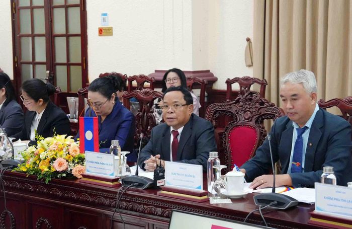 Bộ trưởng Bộ Tư pháp Lào Khamphan Phommathat phát biểu tại hội đàm. Ảnh: Phạm Kiên