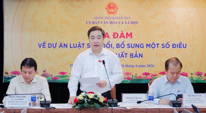Phó Chủ nhiệm Ủy ban Văn hóa và Xã hội Đặng Xuân Phương phát biểu khai mạc tọa đàm