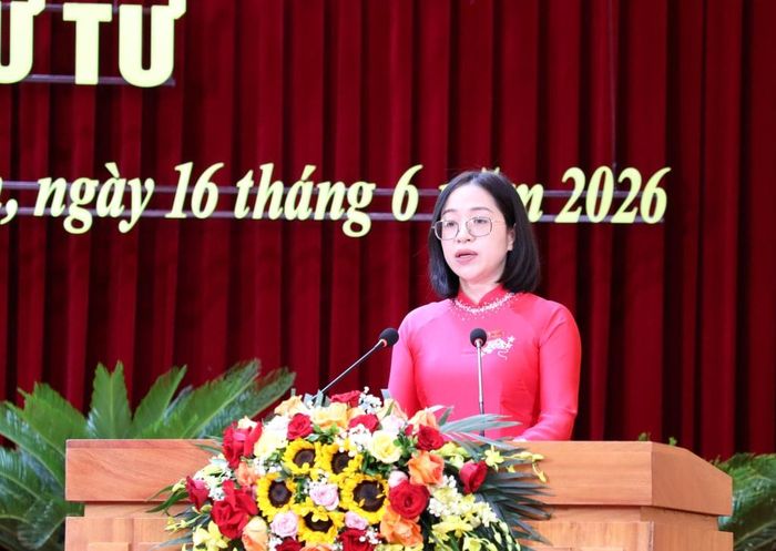 Trưởng Ban Kinh tế - Ngân sách HĐND tỉnh Vũ Ngọc Hà trình bày báo cáo thẩm tra Tờ trình điều chỉnh Quy hoạch tỉnh thời kỳ 2021-2030, tầm nhìn đến năm 2050