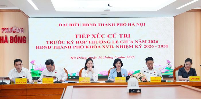 Quang cảnh hội nghị tiếp xúc cử tri