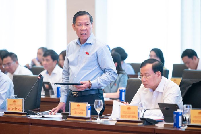 Chủ nhiệm Ủy ban Kinh tế và Tài chính Phan Văn Mãi phát biểu. Ảnh: Phạm Thắng