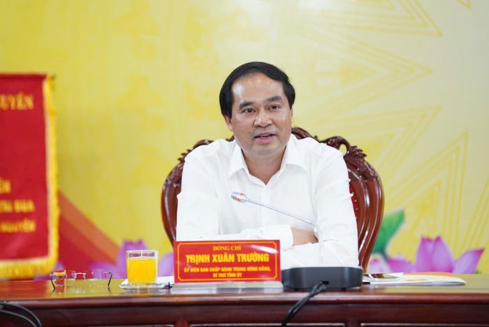 Bí thư Tỉnh ủy Trịnh Xuân Trường phát biểu chỉ đạo tại buổi làm việc. Ảnh: Đồng Văn Thưởng