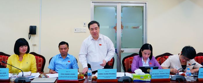 Phó Chủ nhiệm Ủy ban Văn hóa và Xã hội Đặng Xuân Phương phát biểu