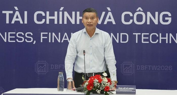 Phó Chủ tịch Thường trực UBND thành phố Đà Nẵng Hồ Kỳ Minh chủ trì họp báo. Ảnh: Cổng TTĐT thành phố Đà Nẵng.