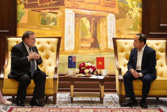Bộ trưởng Bộ Khoa học và Công nghệ Vũ Hải Quân tiếp và làm việc với nhà khoa học trưởng Australia Tony Haymet. Ảnh: Bộ Khoa học và Công nghệ.