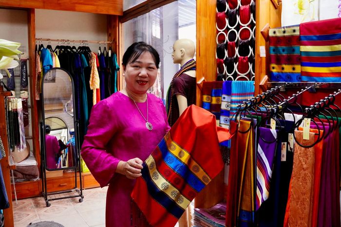Người tiếp nối những giá trị của lụa.