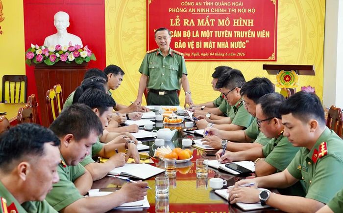 Đại tá Nguyễn Thành Long, Phó Giám đốc Công an tỉnh Quảng Ngãi, phát biểu chỉ đạo Lễ ra mắt mô hình “Mỗi cán bộ là một tuyên truyền viên bảo vệ bí mật nhà nước” của Phòng An ninh CTNB.