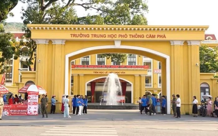 Điểm thi Trường THPT Cẩm Phả (Quảng Ninh), nơi xảy ra vụ việc.