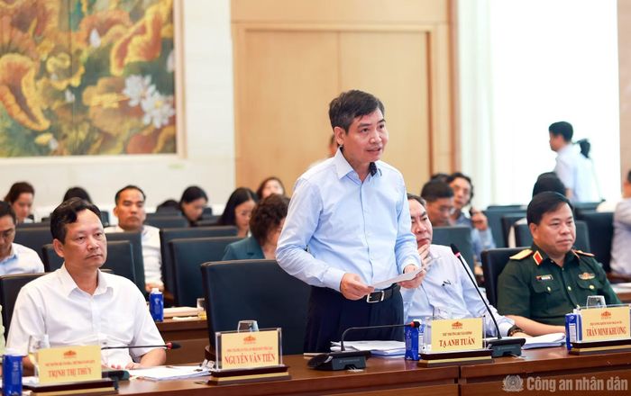 Các đại biểu đóng góp ý kiến tại hội nghị