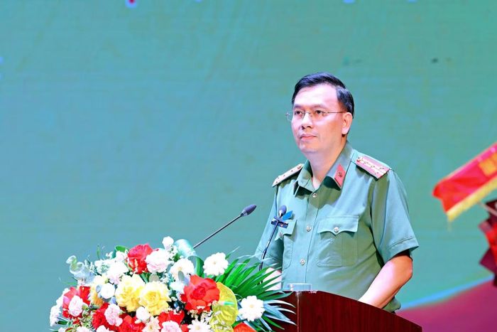 Đại tá Cù Quốc Thắng, Giám đốc Công an tỉnh Ninh Bình phát biểu tại hội nghị.