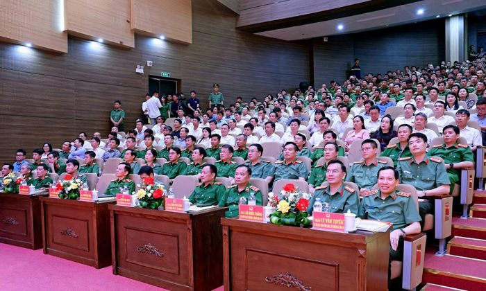 Các đại biểu tham dự hội nghị.