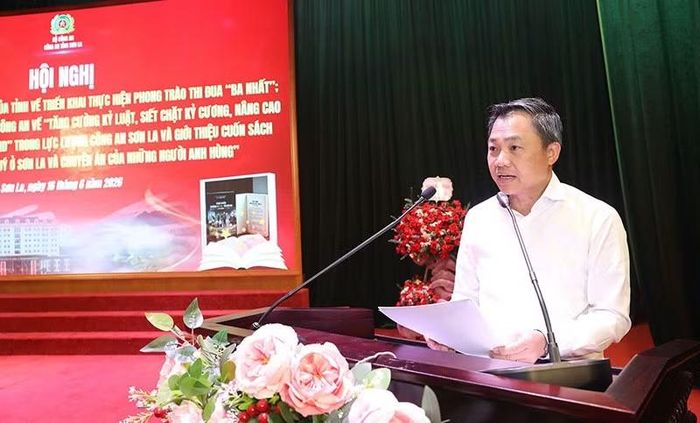Đồng chí Nguyễn Đình Việt, Phó Bí thư Tỉnh ủy, Chủ tịch UBND tỉnh Sơn La phát biểu tại chương trình.