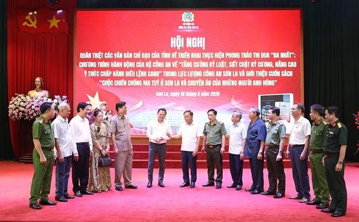 Các đại biểu tại chương trình.