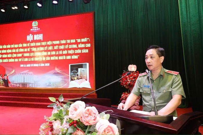 Thiếu tướng Nguyễn Minh Tuấn, Giám đốc Công an tỉnh Sơn La phát biểu tại chương trình.