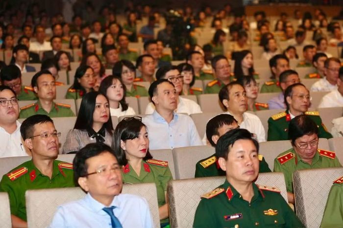 Giải báo chí "Vì an ninh Tổ quốc và bình yên cuộc sống" thu hút đông đảo các nhà báo, tác giả ở trong và ngoài lực lượng CAND.