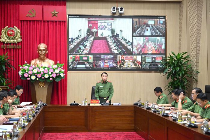 Thứ trưởng Lê Quốc Hùng phát biểu tại buổi làm việc.