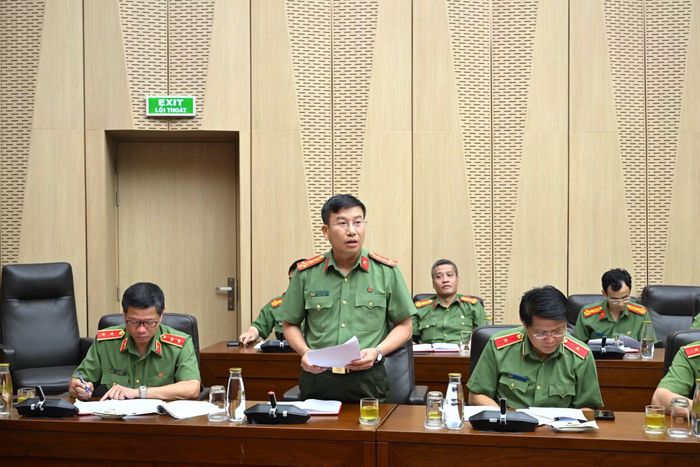 Đại tá Nguyễn Anh Tuấn, Phó Cục trưởng Cục Đào tạo báo cáo về công tác chuẩn bị tổ chức Kỳ thi đánh giá của Bộ Công an năm 2026.
