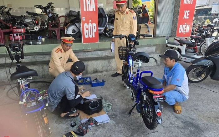 Phụ huynh cần thường xuyên kiểm tra phương tiện của con em mình, không tiếp tay cho việc độ chế xe điện. Nguồn: CSGT.