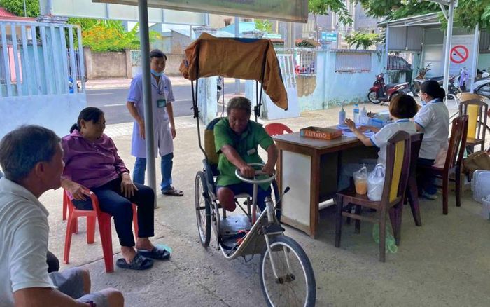 Người dân thuộc nhóm yếu thế được tiếp cận dịch vụ y tế chuyên sâu ngay tại trạm y tế.