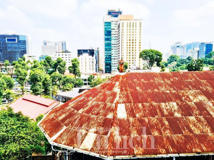Dạo quanh Sài Gòn, ghé Hồ Rùa, ngẫm về cái tháp nước đầu tiên của thành phố, lòng ta như lắng đọng giữa biết bao bộn bề thường nhật.