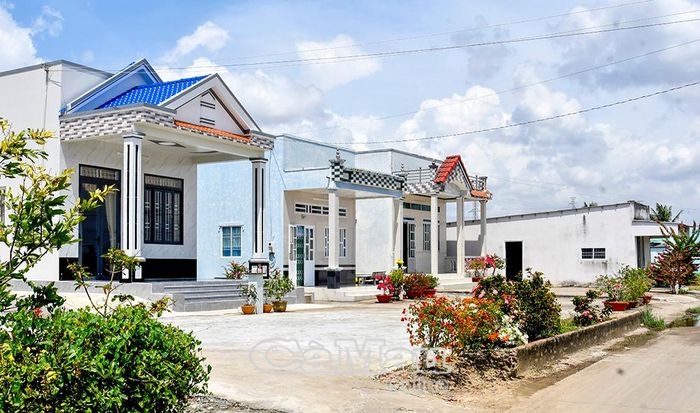 Diện mạo nông thôn mới xã Hưng Hội đổi thay tích cực nhờ sự phối hợp đồng bộ giữa chính sách an sinh xã hội và giảm nghèo bền vững.