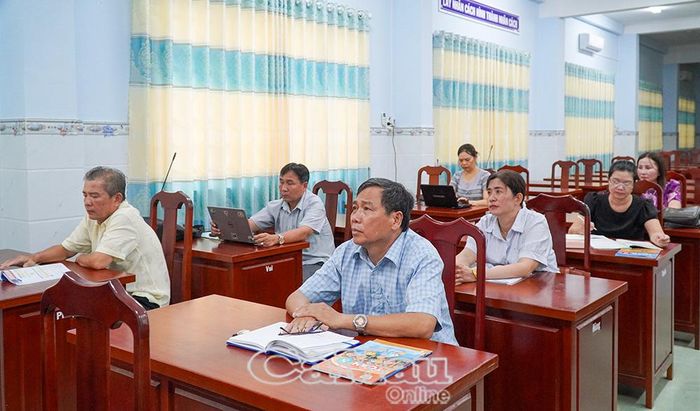 Công tác tập huấn trực tuyến được triển khai đồng bộ từ bậc Tiểu học đến THPT trên phạm vi cả nước, trong đó có tỉnh Cà Mau. Ảnh: TRÚC LINH
