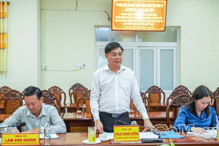 Đồng chí Phạm Minh Luyến, Phó Trưởng ban Tuyên giáo và Dân vận Tỉnh ủy, ghi nhận và đánh giá cao tinh thần trách nhiệm, sự chủ động của cấp ủy, chính quyền xã từ khi triển khai mô hình chính quyền địa phương hai cấp.