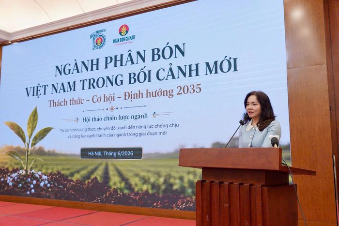 Bà Nguyễn Thị Hiền Phó Tổng Giám đốc Tổng Công ty Phân bón Dầu khí Cà Mau (PVCFC) phát biểu tại Hội thảo.