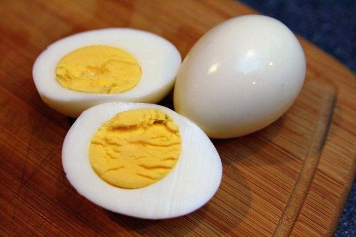 Hàm lượng protein trong trứng giúp tái tạo mô, tăng cường cơ bắp và cải thiện sức lực. Ảnh minh họa.