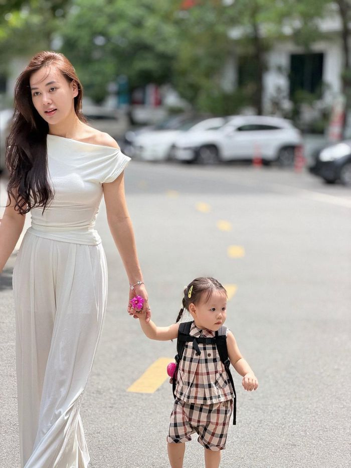 Những khoảnh khắc đời thường của mẹ con diễn viên Phương Oanh luôn nhận được sự quan tâm.